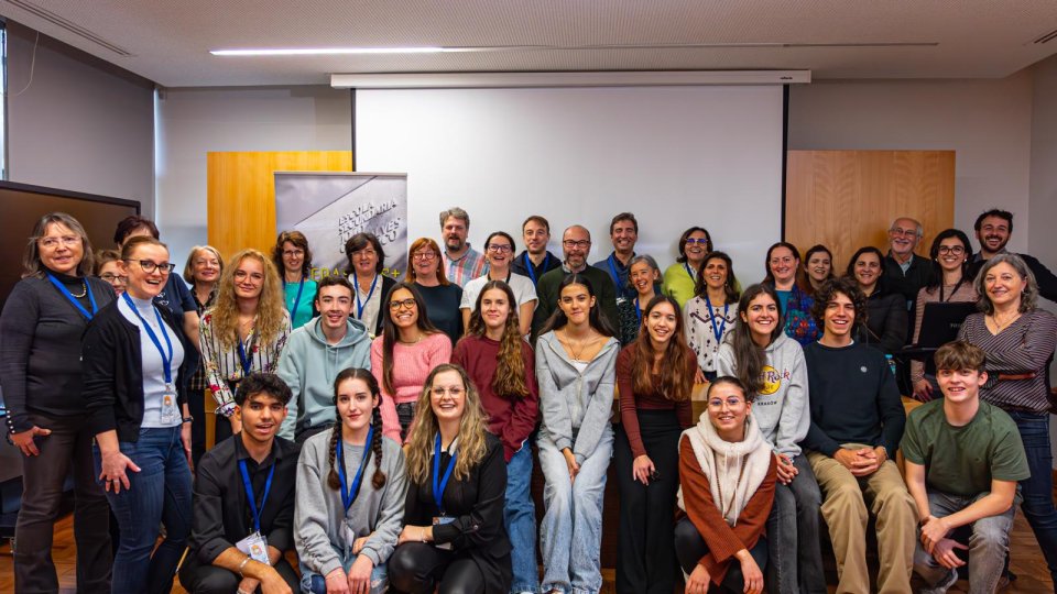 Platformă cu lecții gratuite pentru prevenirea consumului de droguri