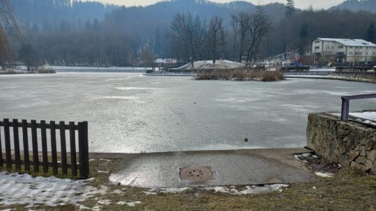 Gheața de pe Lacul Noua, fragilă