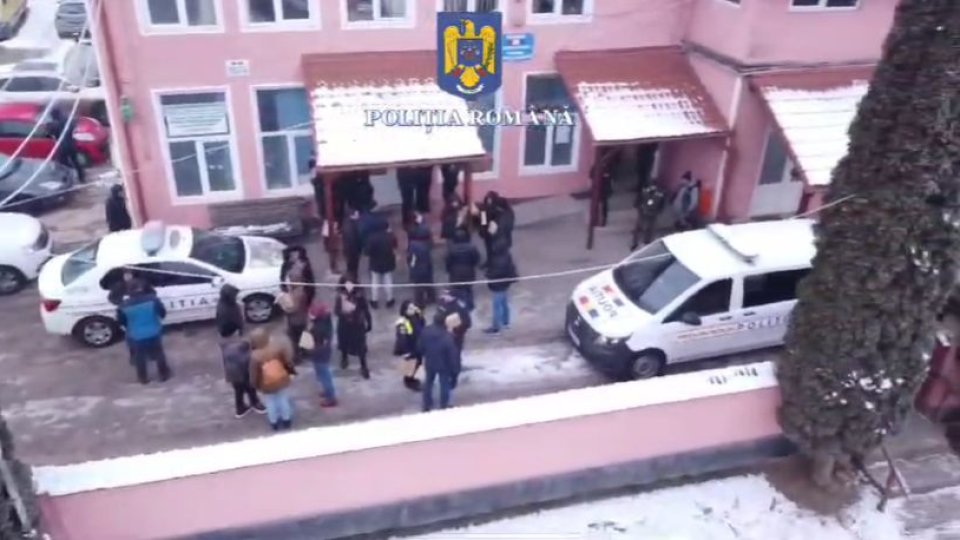 VIDEO Actualul primar al comunei Augustin a fost reținut. În arest a ajuns și fostul primar al localității
