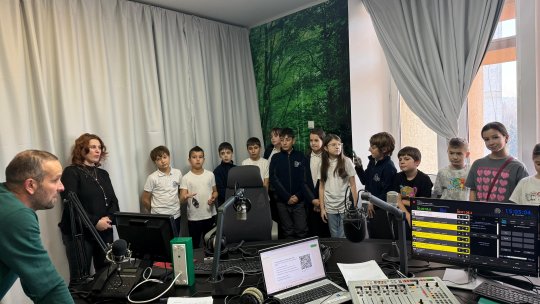 Elevi ai Colegiului Național ‘’Nicolae Titulescu’’, în vizită la Radio România Brașov