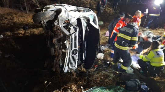 Microbuz cu zece persoane căzut în prăpastie, între Codlea și Vlădeni