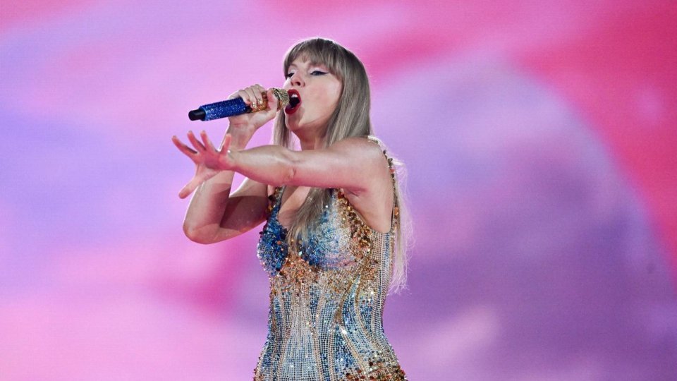 Taylor Swift va prezenta un premiu la gala Grammy de duminică