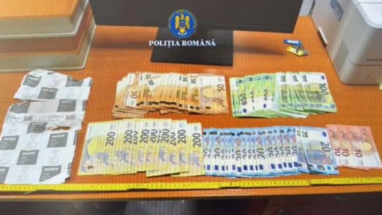 VIDEO 2 suspecți acuzați de înșelăciune au ajuns în arest după ce au păcălit mai mulți bătrâni de la care au primit 35.000 de euro
