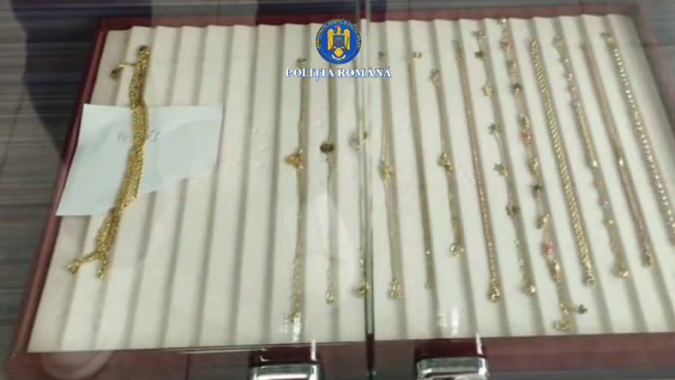 Peste 15 kilograme de bijuterii și metale prețioase confiscate de polițiști după perchezițiile de la contrabandiști