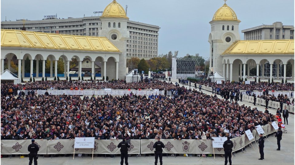 Credincioşii se vor putea închina până vineri la altarul Catedralei Naţionale