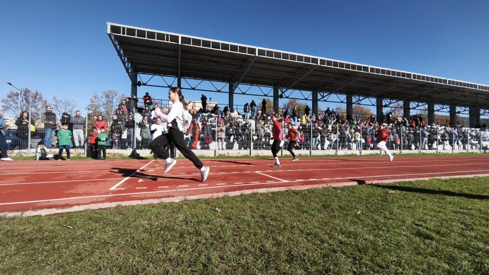 Atletism. Aproape 400 de copii la „Cupa de toamnă Luca Braşov”