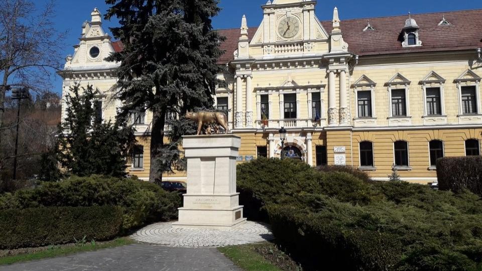 Guvernul a aprobat modificarea ordonanţei prin care au fost limitate cheltuielile primăriilor
