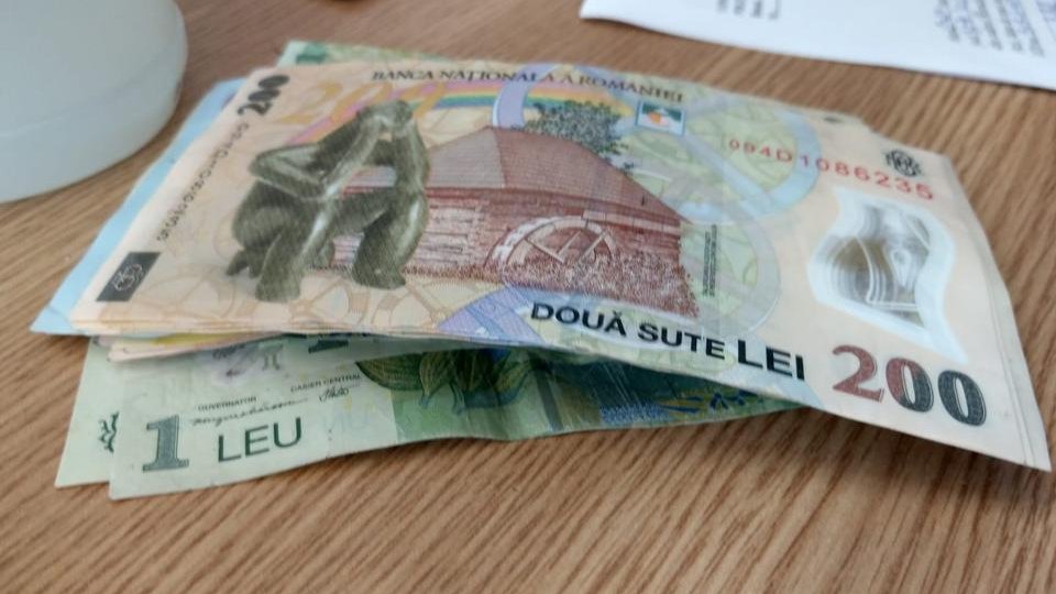 ANRE încurajează populaţia să urmărească permanent ofertele furnizorilor de energie electrică