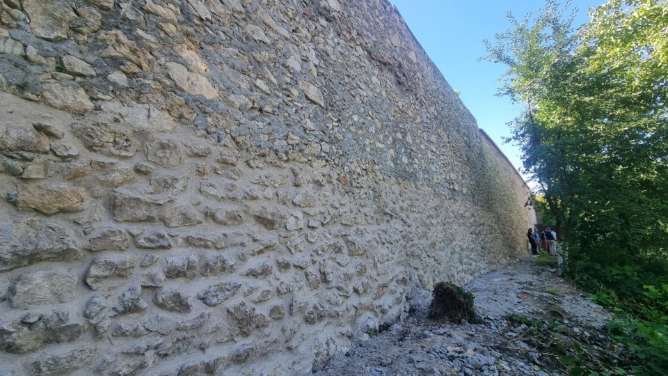 Municipalitatea a recuperat contravaloarea sumelor pentru reabilitarea unei porțiuni din zidul de apărare al cetății