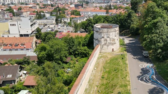 FOTO + VIDEO Încep lucrările de restaurare la Bastionul Postăvarilor