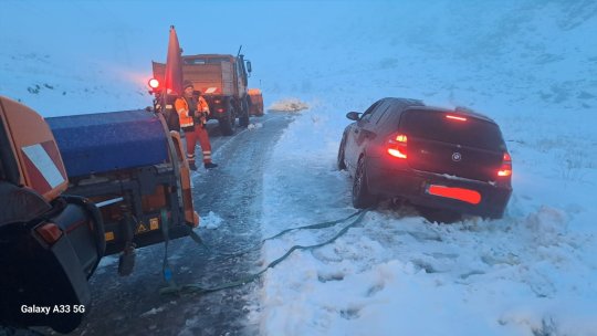 Vremea nefavorabilă închide, temporar, traficul pe Transfăgărășan
