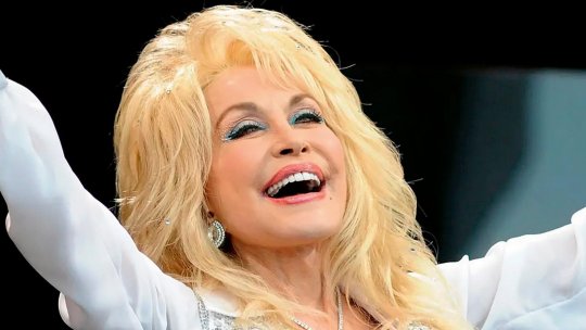 Dolly Parton şi-a liniştit fanii: „Nu cred că Dumnezeu şi-a încheiat treaba cu mine”