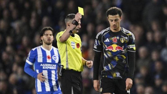 Fotbal / Englezul Michael Oliver va arbitra România în Bosnia