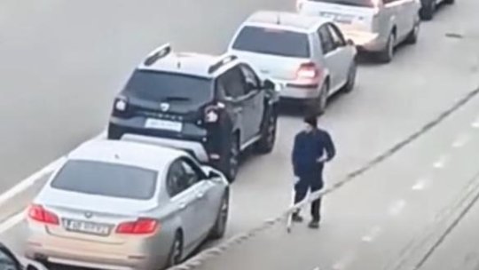 Cerșetor șchiop „vindecat” când vede camera