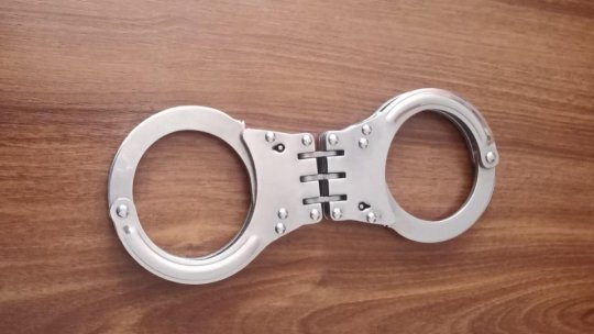 Bărbat de 55 de ani reținut de polițiști după ce ar fi furat un telefon mobil dintr-o unitate de cazare