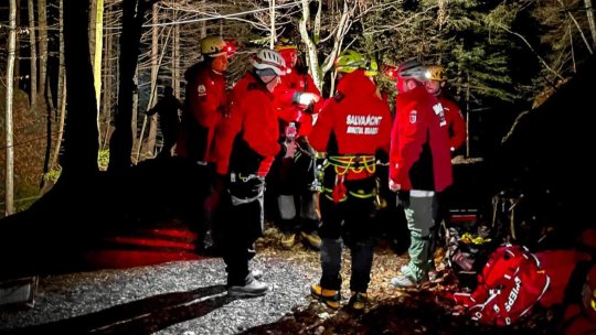 Salvamontiștii din Râșnov caută de azi-noapte o persoană epuizată, rătăcită în zona Lacului Țigănești VIDEO