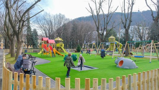 VIDEO Un nou loc de joacă în Parcul Titulescu FOTO