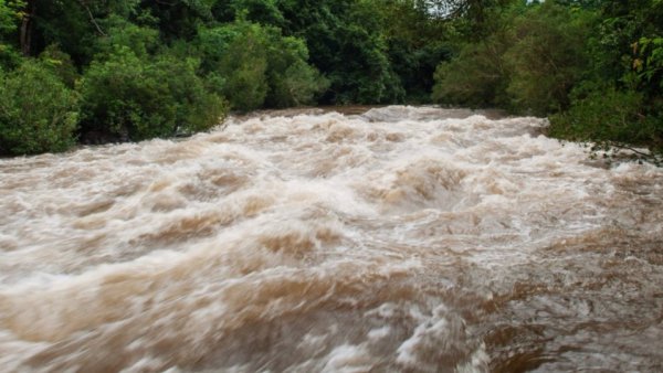 INHGA: Cod galben de inundații, pe râuri din județul Brașov