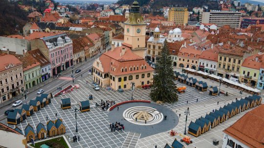 Brașovenii și turiștii, sfătuiți să vină cu autobuzul la ceremonia de aprindere a iluminatului festiv