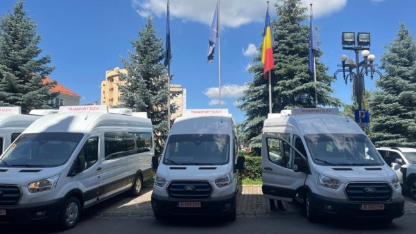 Două primării din județ au refuzat să primească microbuze școlare electrice