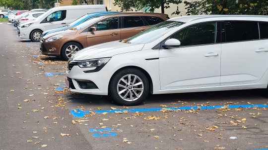 Locuri de parcare libere, scoase la licitație