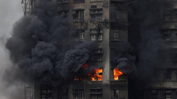 Incendiul din Hong Kong: Cel puțin 55 de morți, sute de oameni dispăruţi