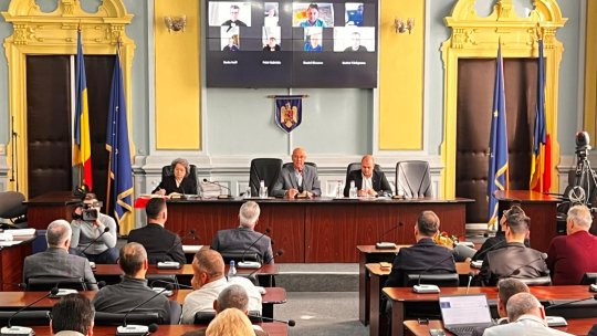 Vicepreședintele CJ Adrian Iatan, împuternicit să semneze hotărârile adoptate în ședința prezidată de Șerban Todorică