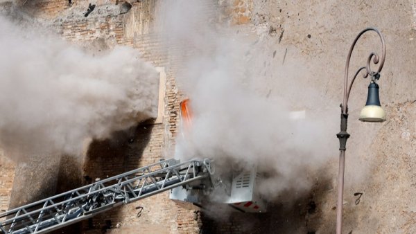 Românul extras în stare gravă de sub dărâmături la Roma a decedat