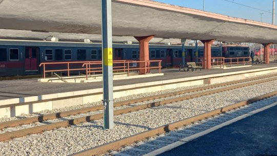 Se lucrează la partea electrică la primele trei linii din Gară