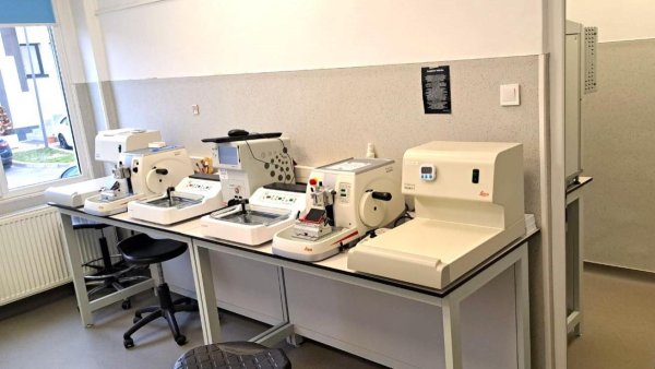 Laboratorul de Anatomie Patologică al Spitalului Județean Brașov, dotat cu echipamente moderne