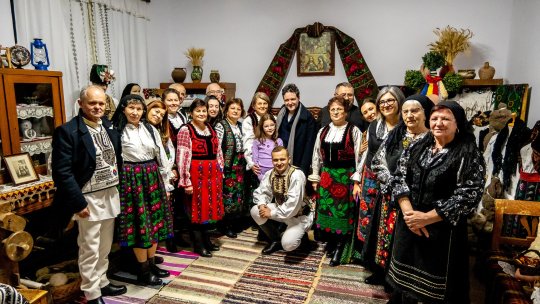 Președintele României, sărbători de iarnă în satul bunicilor săi, în județul Brașov