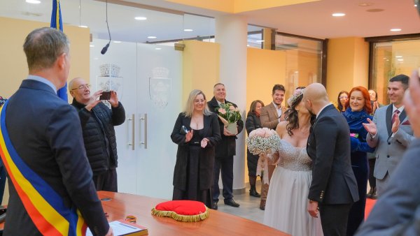 1.235 de cupluri s-au căsătorit în municipiul Brașov în 2025