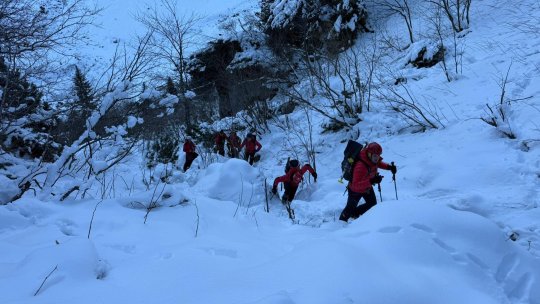 Salvamontiștii au reluat căutările turistului britanic de 18 ani dispărut în munții Bucegi
