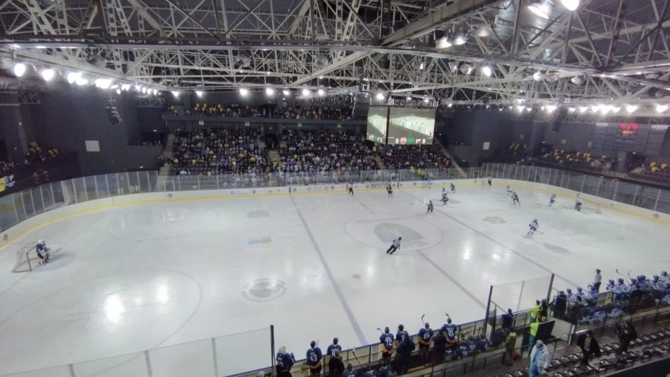 Hochei: Corona Brașov s-a calificat în finala Cupei României la hochei pe gheață