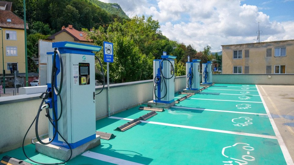 80 de stații de încărcare a mașinilor electrice în cartierele brașovene