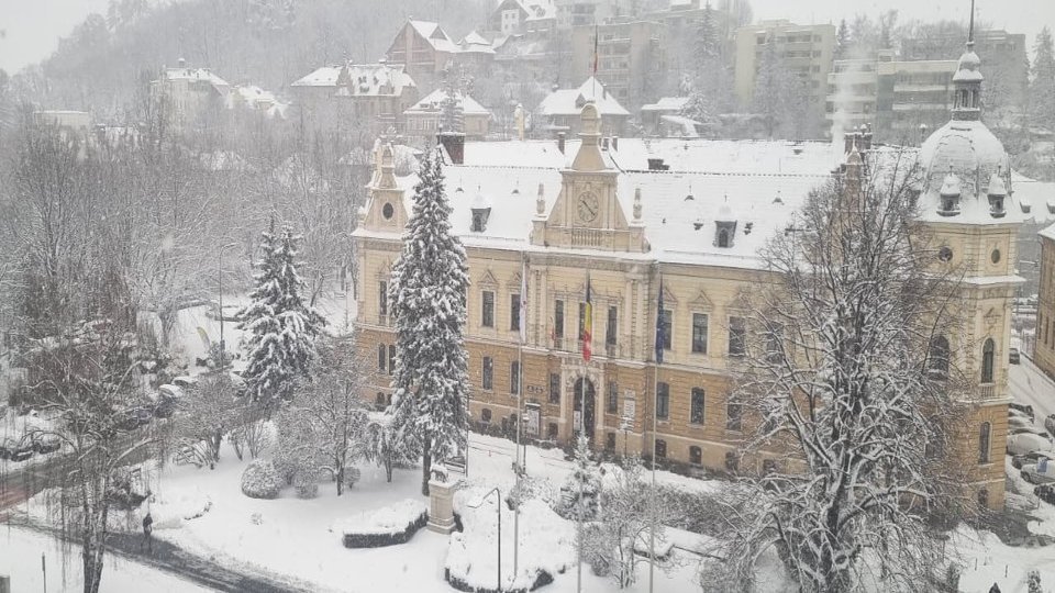 ANM: Ninsori, lapoviță și polei, până marți dimineață