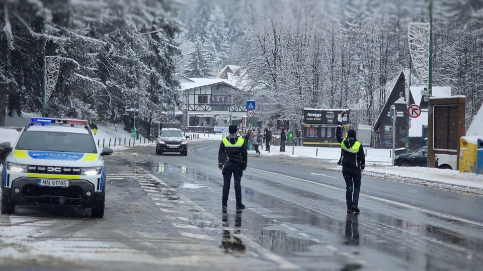 Traficul se desfășoară în condiții de iarnă, dar nu sunt drumuri închise