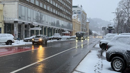 44 de utilaje de deszăpezire au acționat în municipiul Brașov miercuri dimineața
