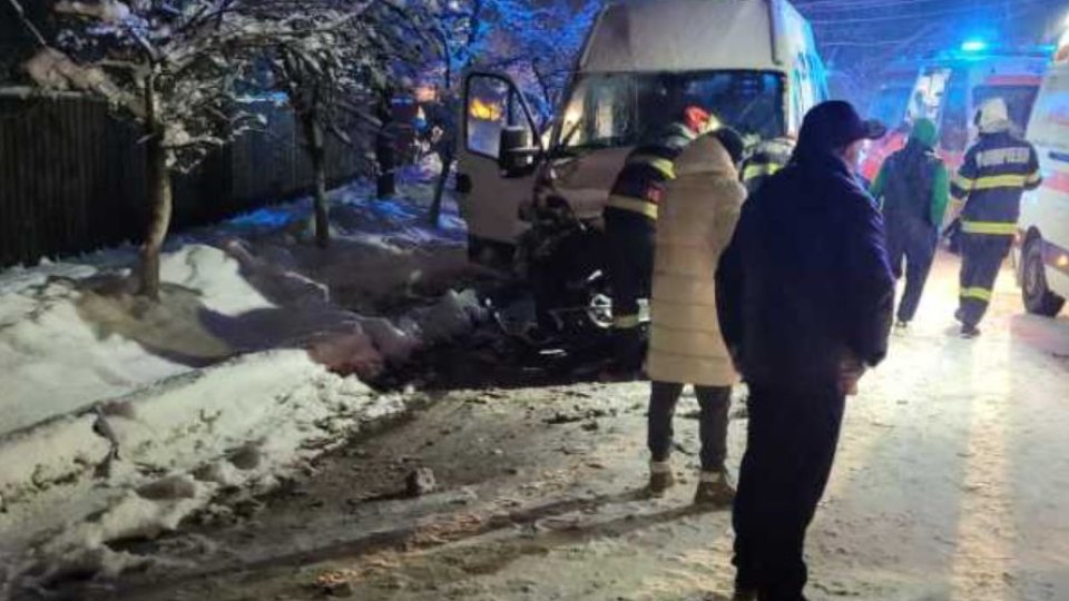 Prahova: Două microbuze și un autotren, implicate într-un accident
