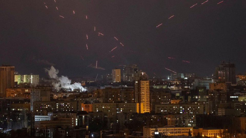 Trei ani de război în Ucraina: Zelenski caută sprijin internațional