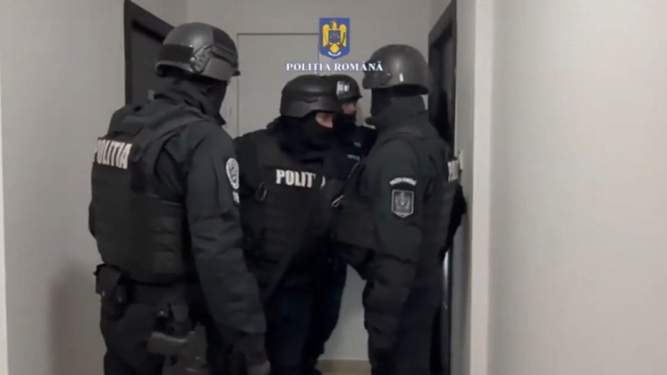 Percheziții în cinci județe privind finanțarea campaniei electorale și mesaje cu caracter fascist
