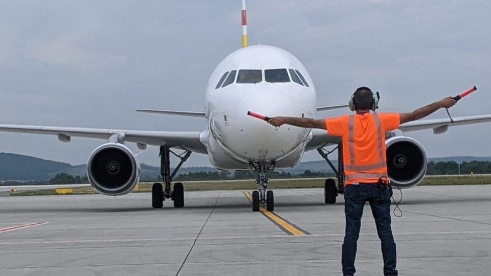 Eveniment național de aviație, la Brașov. Vor fi anunțate noi curse charter pe Aeroportul Brașov