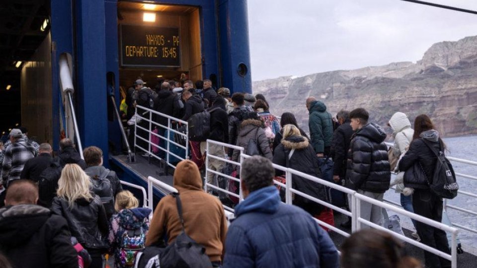 Grecia a declarat stare de urgenţă în Santorini