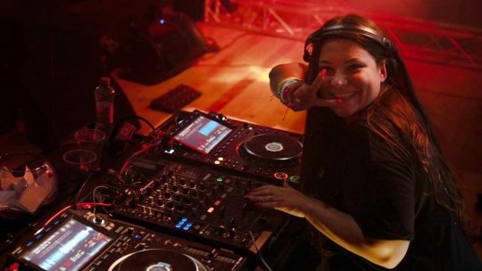 DJ Rux, singura DJ-iță din Brașov