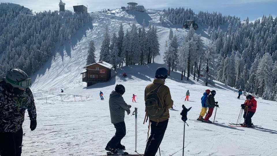 Se schiază în condiții de primăvară în Poiana Brașov