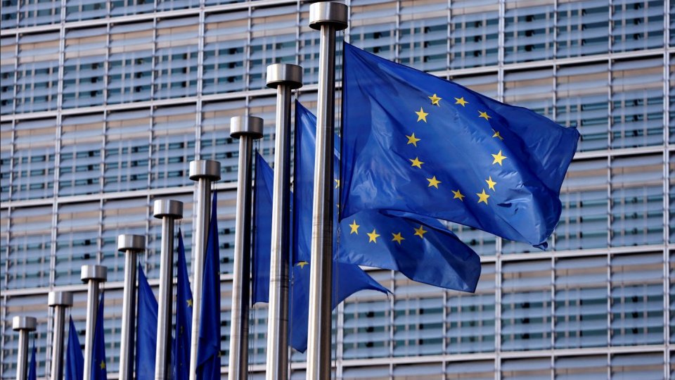 UE, măsuri de răspuns la taxele vamale de 25% ale administraţiei Trump