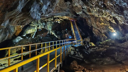 JURNAL DE CĂLĂTORIE: Peștera Ialomiței, ultima casă a ursului cavernelor, dar și adăpost pentru Zalmoxis și Sfântul Andrei