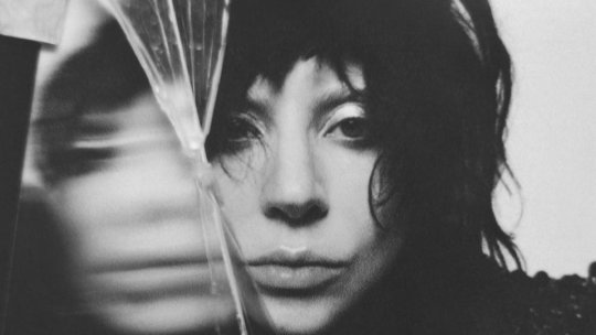 Lady Gaga a urcat pe primul loc în U.K. Albums Chart cu „Mayhem”