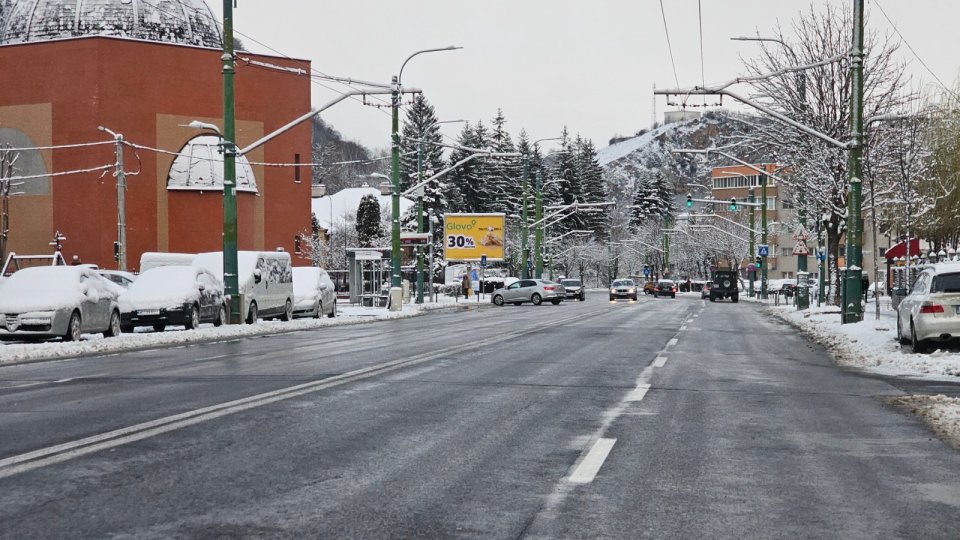 47 de utilaje de deszăpezire au acționat în municipiul Brașov în noaptea de luni spre marți