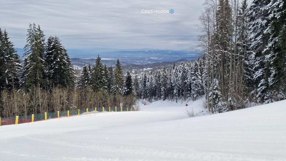 Poiana Brașov: Condiții bune de schi, restricții pe unele pârtii